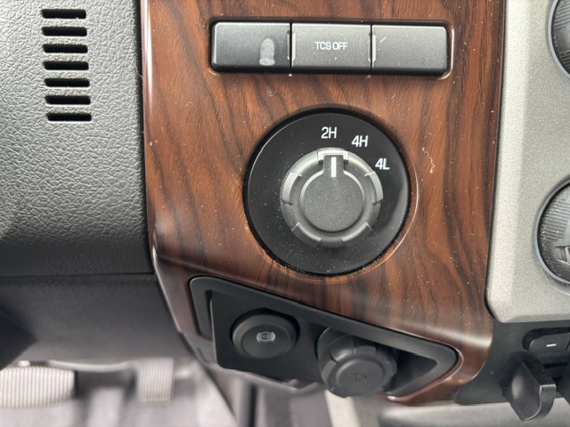 2016 Ford F-350 Lariat Crew Cab